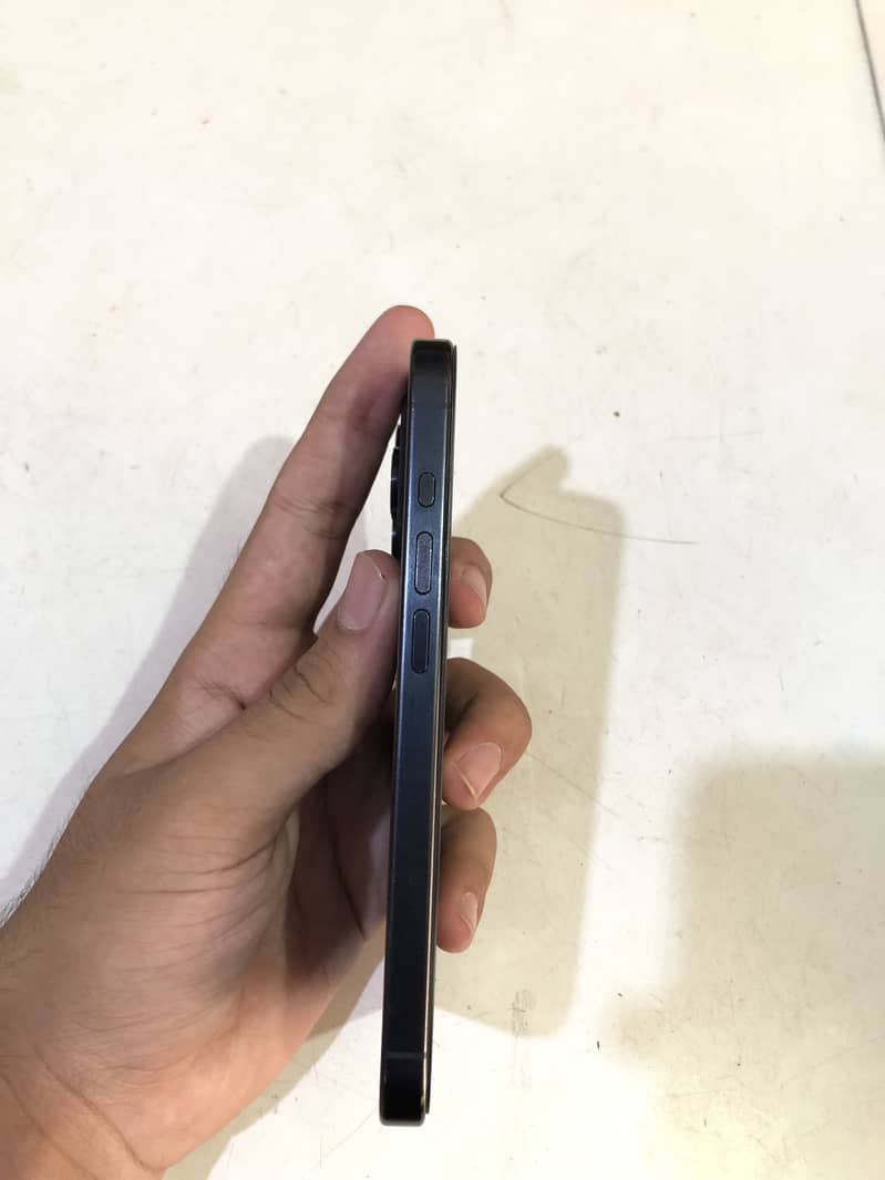 Apple iPhone 15 Pro 0