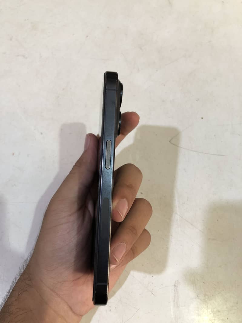 Apple iPhone 15 Pro 3