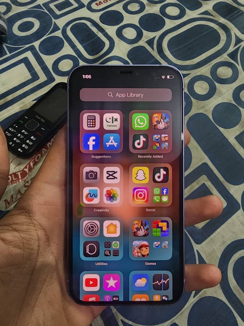 Apple iPhone 12 4