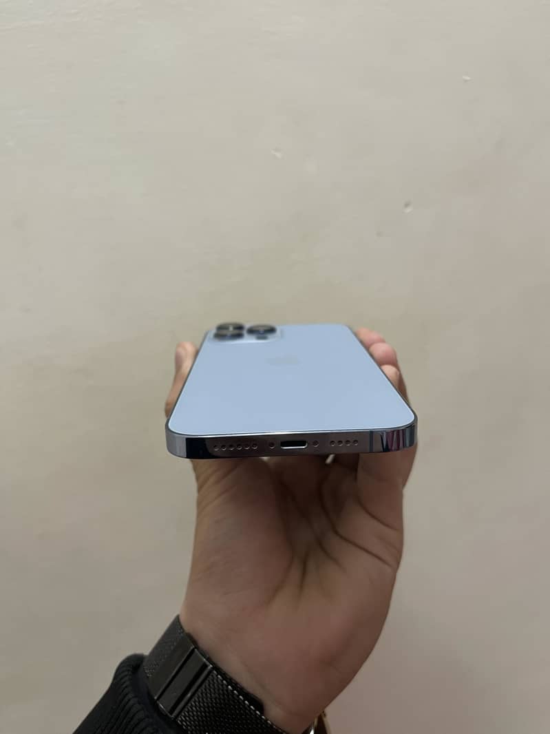 Apple iPhone 13 Pro Max 4