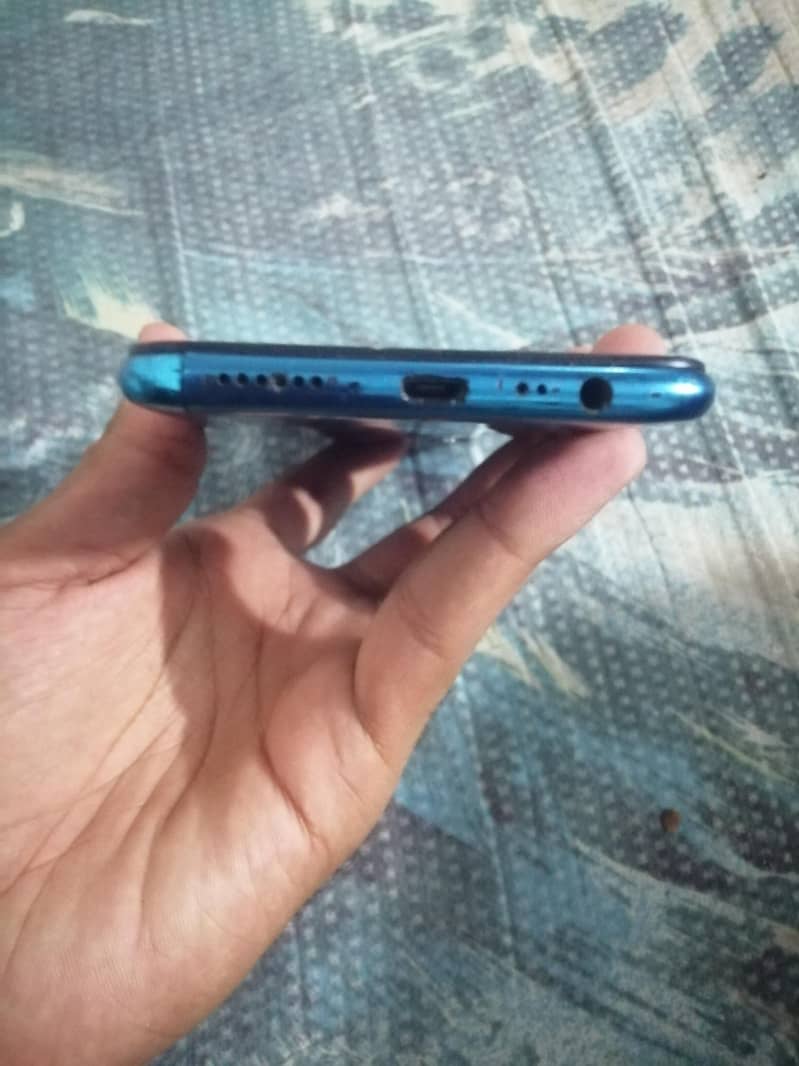 Realme 3 4