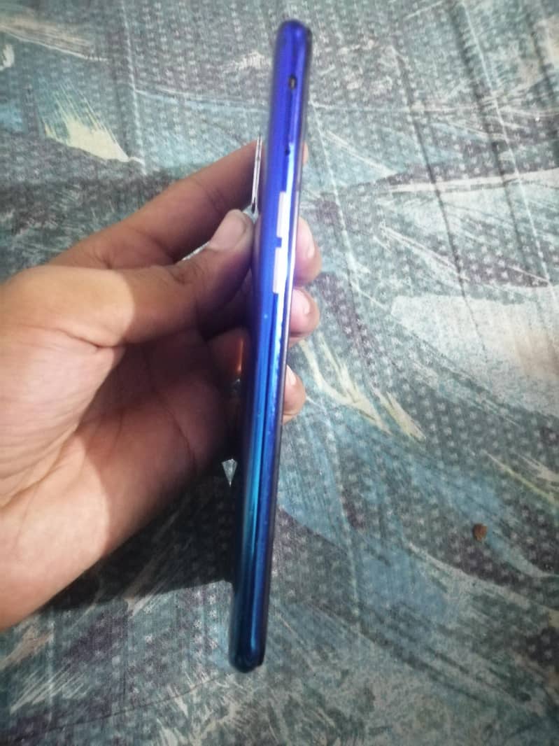 Realme 3 5
