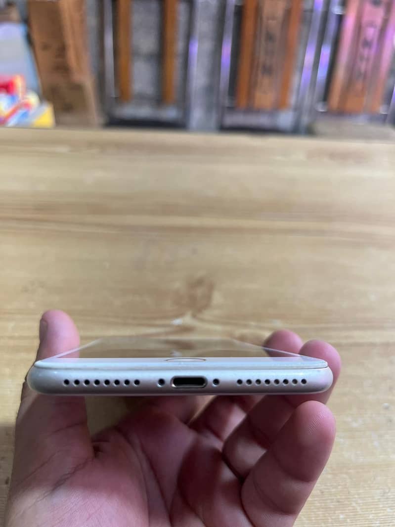 Apple iPhone 7 Plus 3