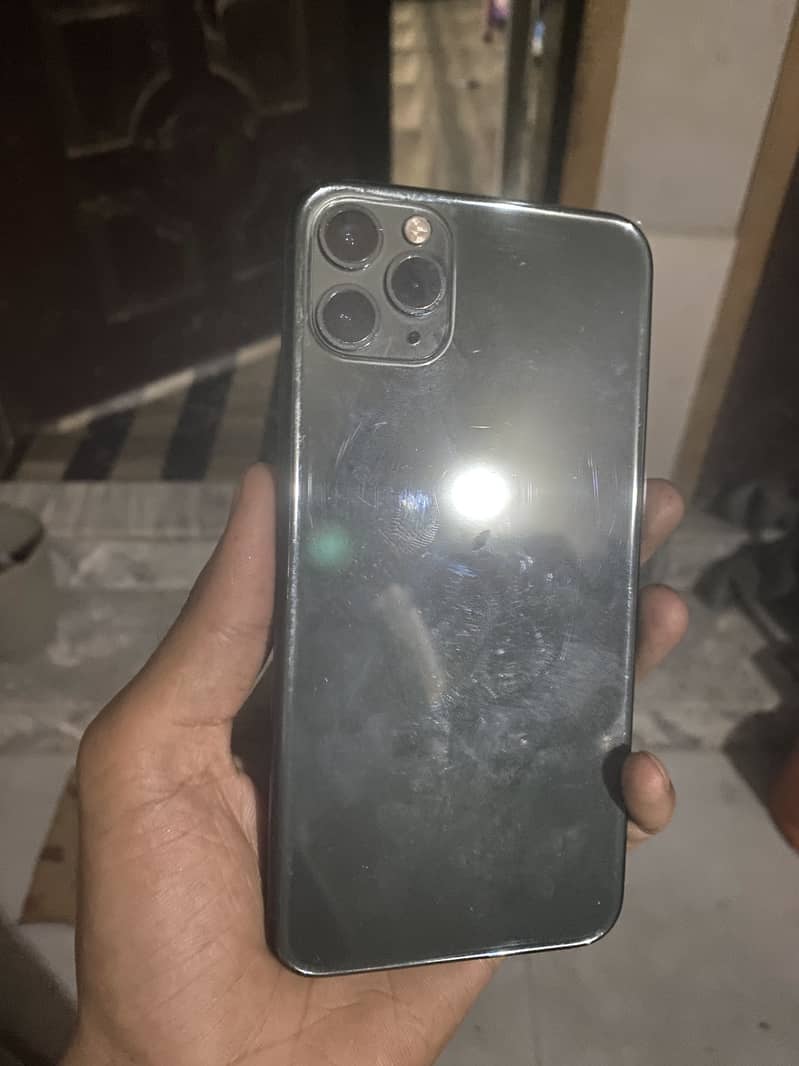 Apple iPhone 11 Pro Max 4