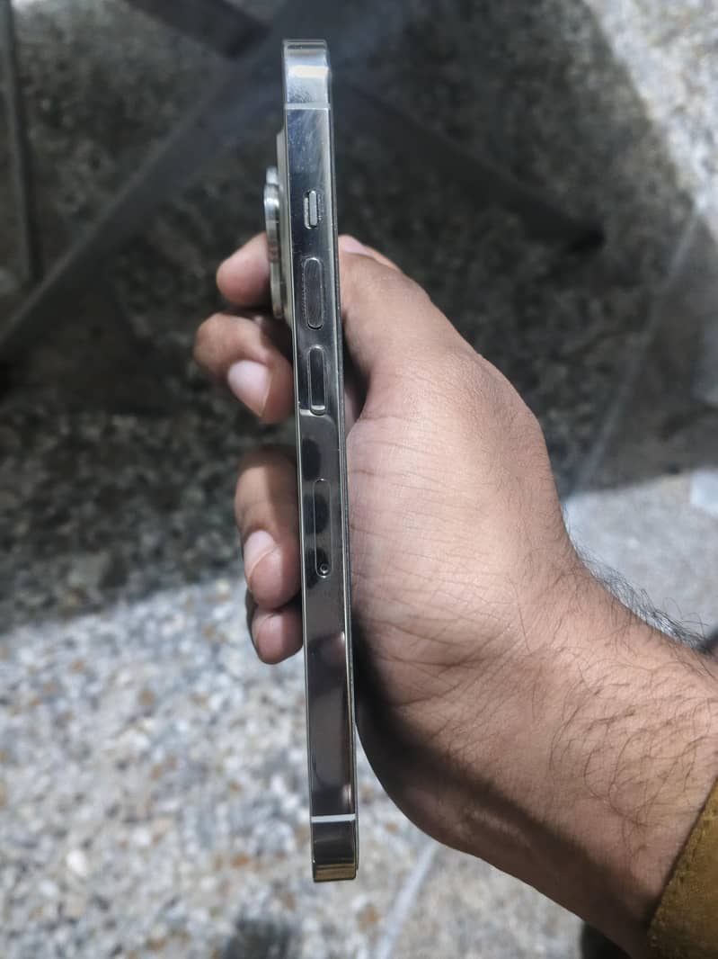 iphone 13 pro 2