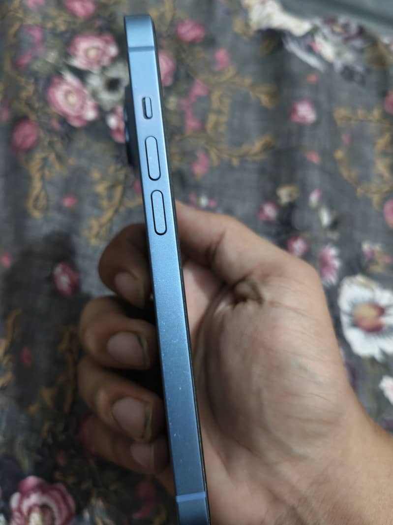 Apple iPhone 14 3