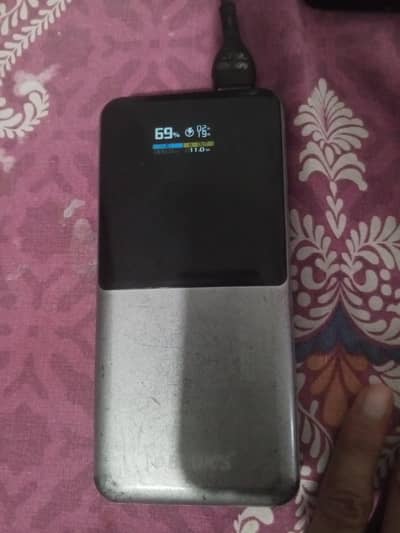 bluks power Bank ha ek time mein do mobile charge kar sakta hai