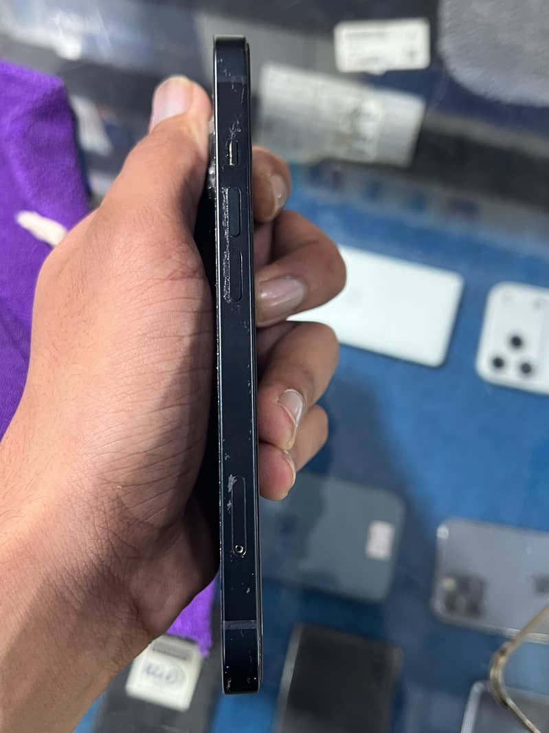 Apple iPhone 13 2