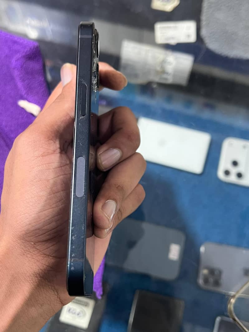 Apple iPhone 13 3