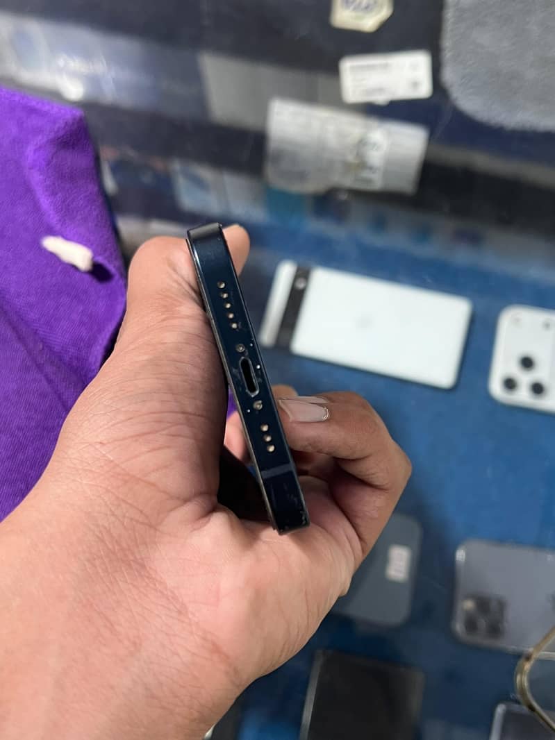 Apple iPhone 13 4