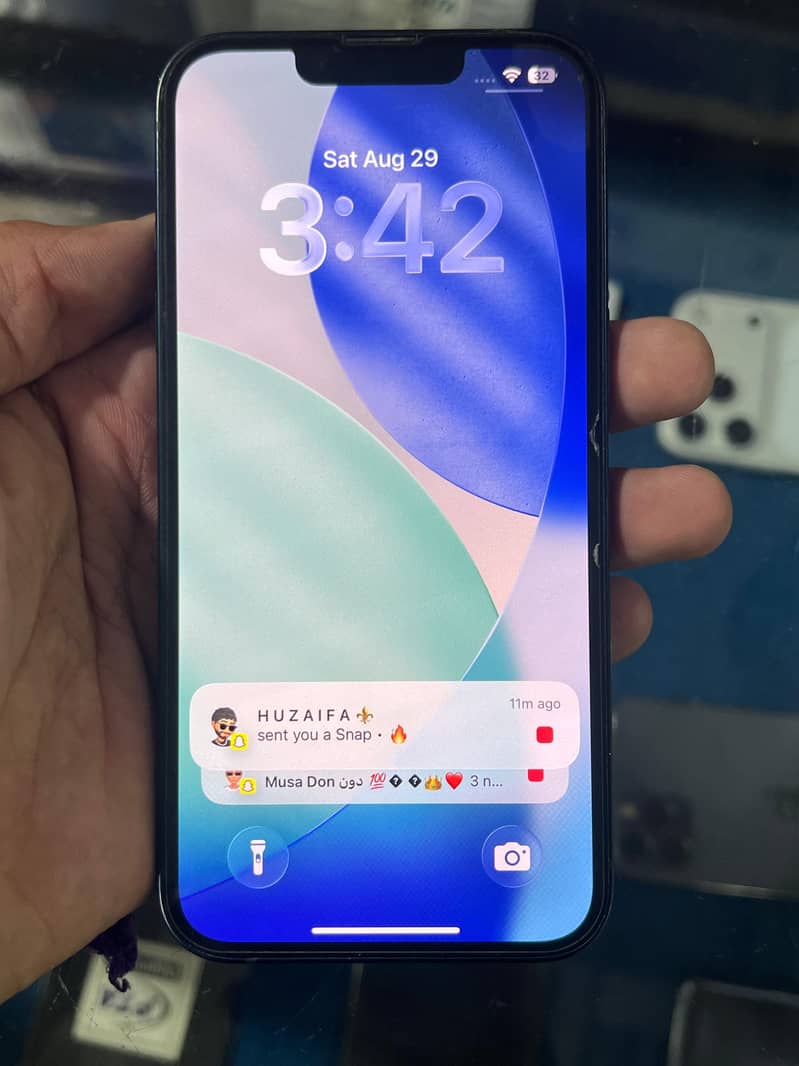 Apple iPhone 13 5