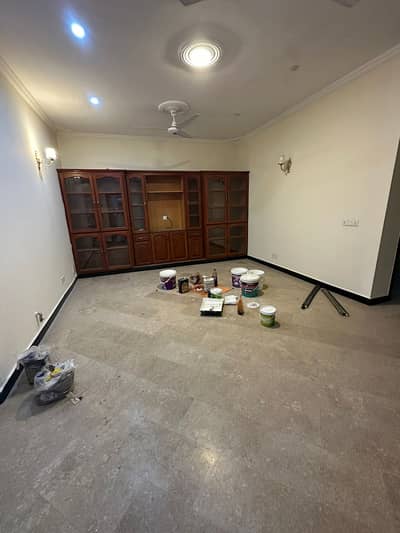 Ground Floor For Rent In G-13 (10 Marla)
