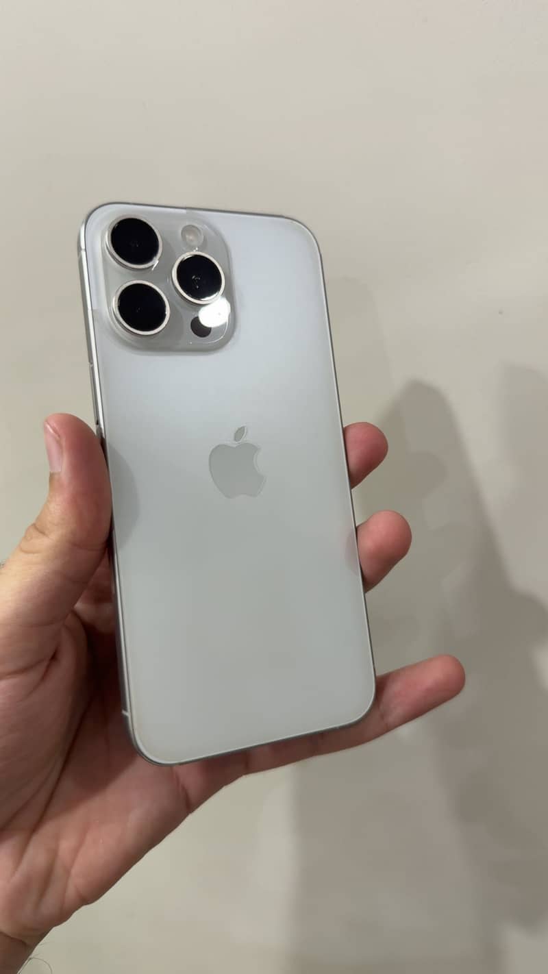Apple iPhone 15 Pro Max 0