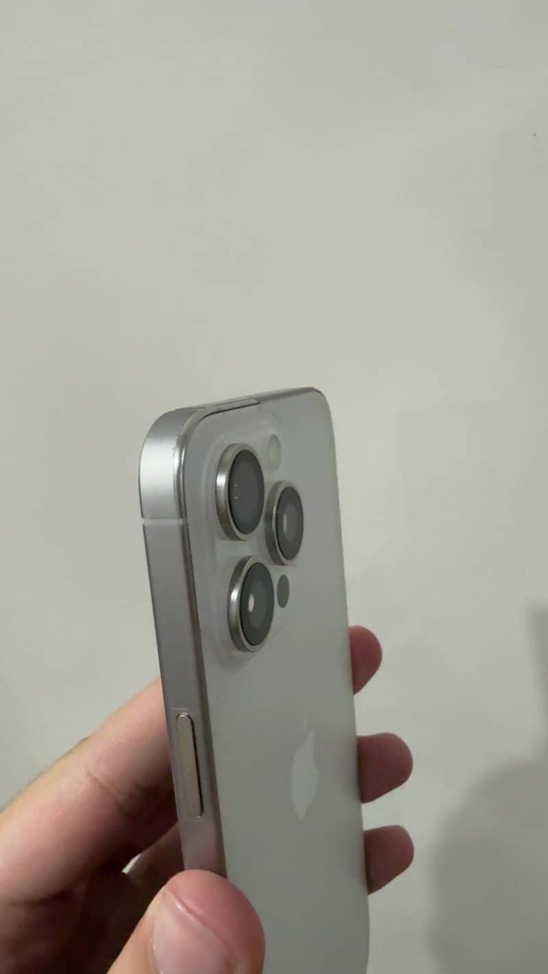 Apple iPhone 15 Pro Max 3