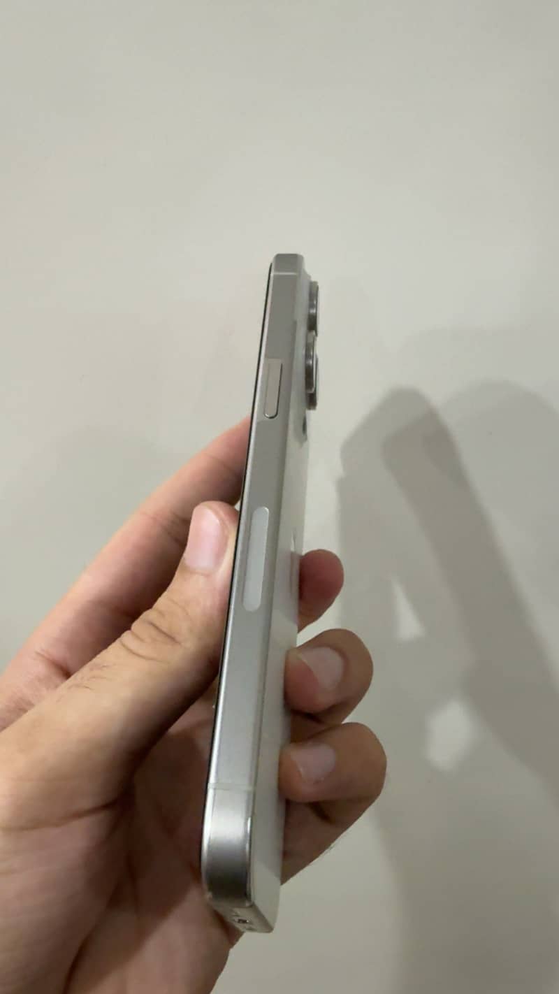 Apple iPhone 15 Pro Max 4