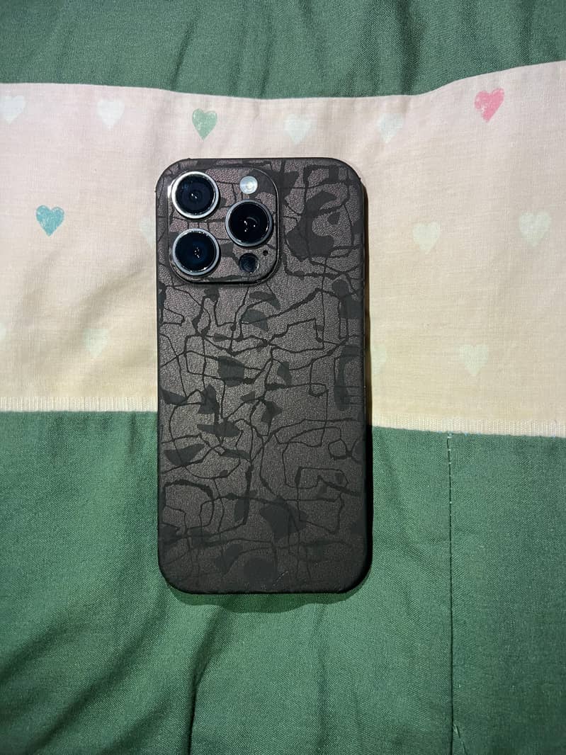 Apple iPhone 16 Pro 1