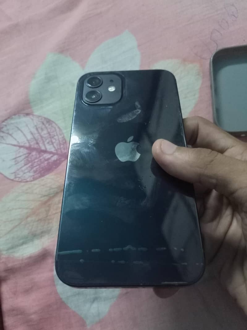 Apple iPhone 12 4