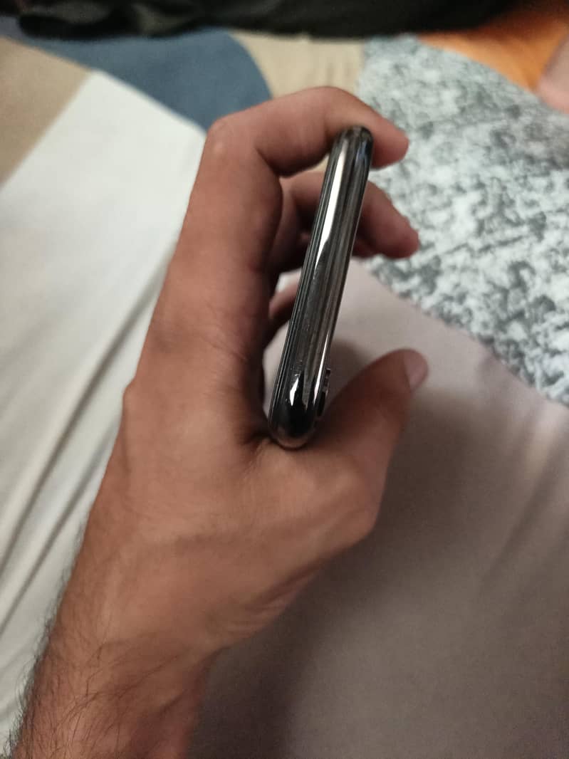 Apple iPhone X 5