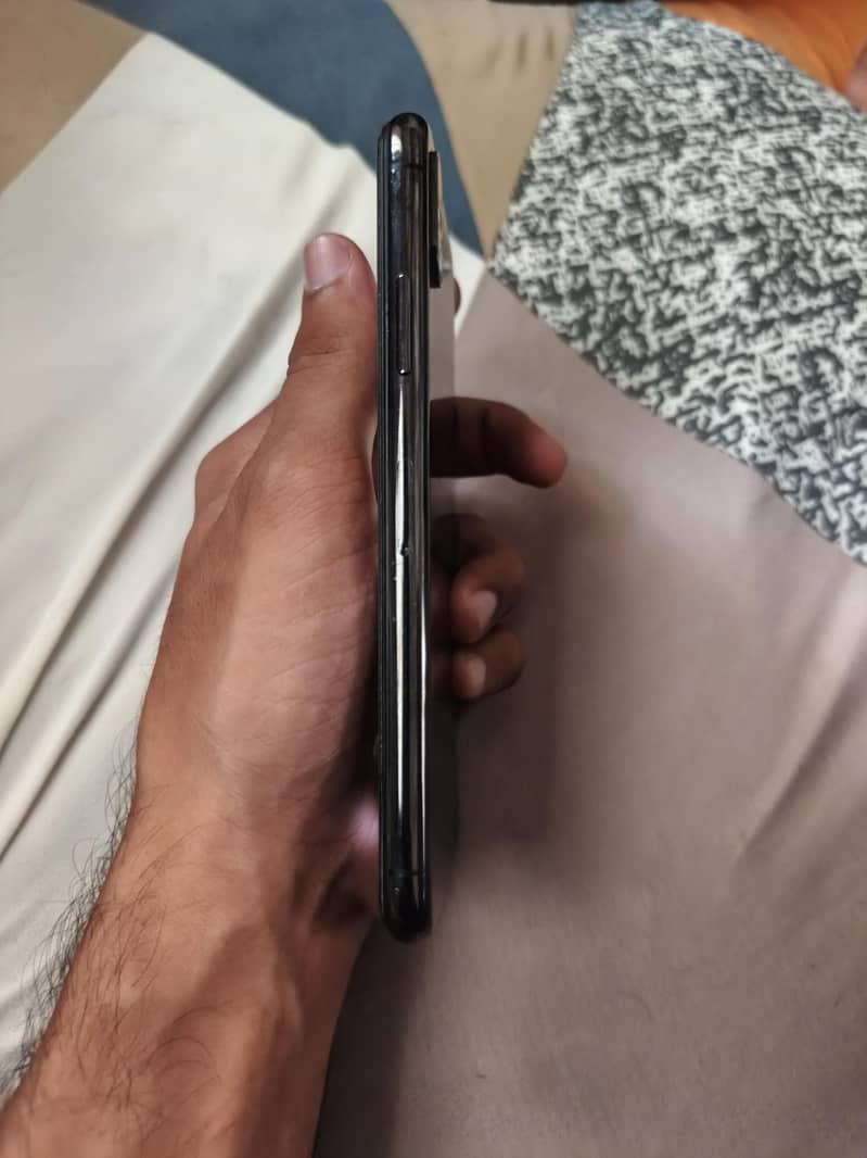 Apple iPhone X 6