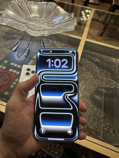 Apple iPhone 17 Pro Max white siliver with box  79 cycle 98% battery