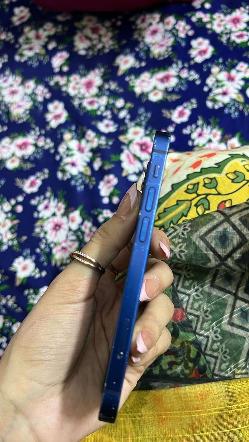 Apple iPhone 12 mini 4