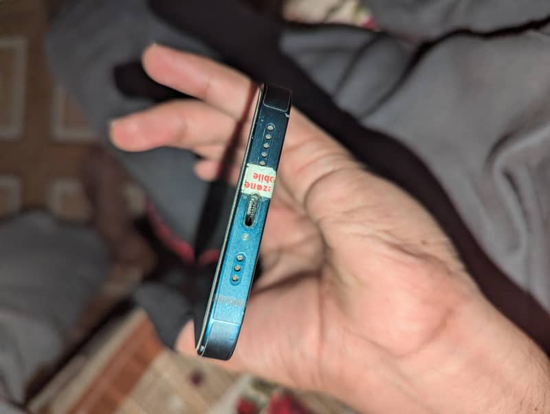 Apple iPhone 14 3
