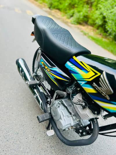Honda 125 black color 590 kilo meter used only