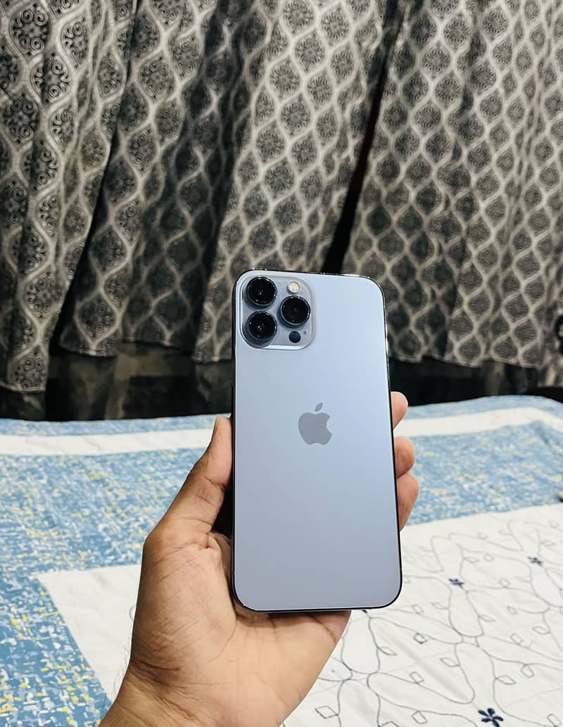 Apple iPhone 13 Pro Max 1
