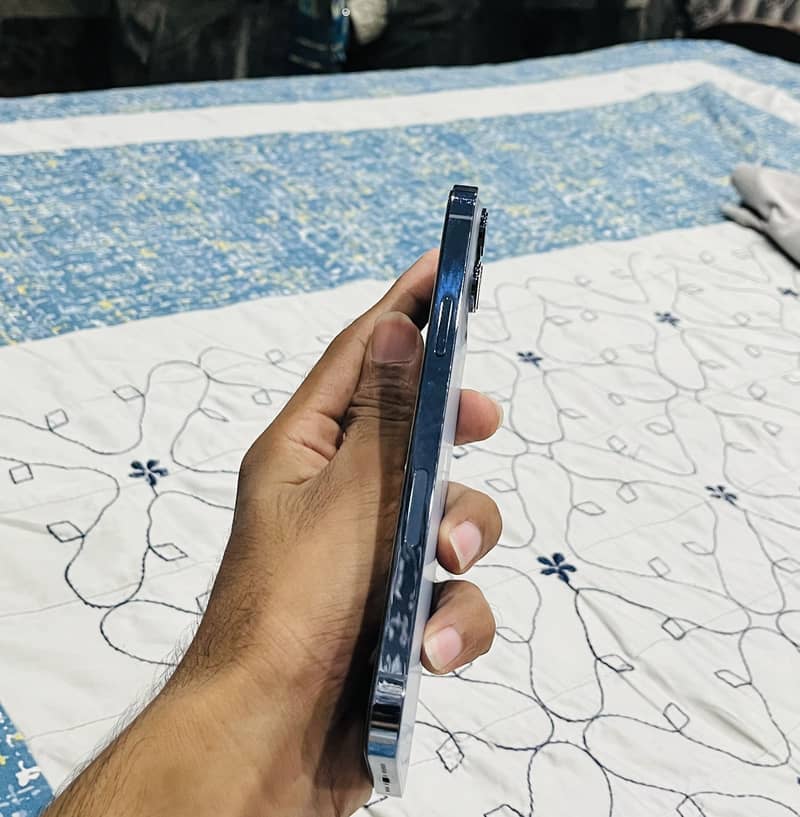 Apple iPhone 13 Pro Max 4