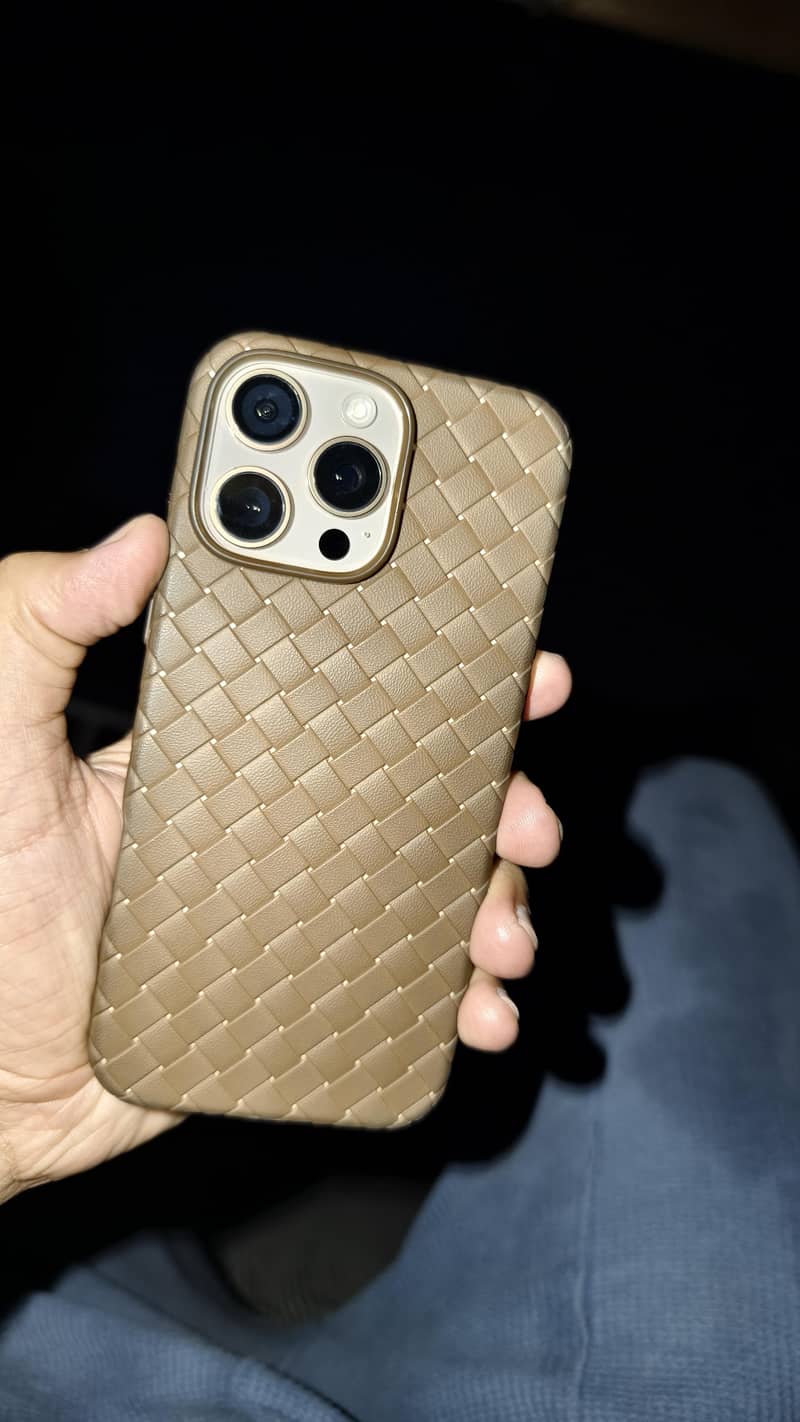 Apple iPhone 16 Pro Max 0