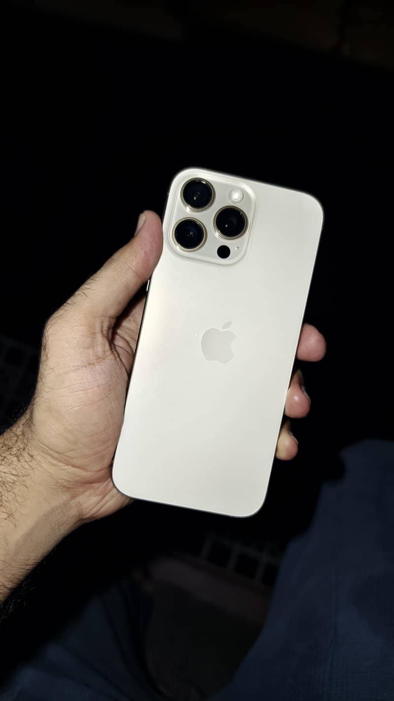 Apple iPhone 16 Pro Max 1