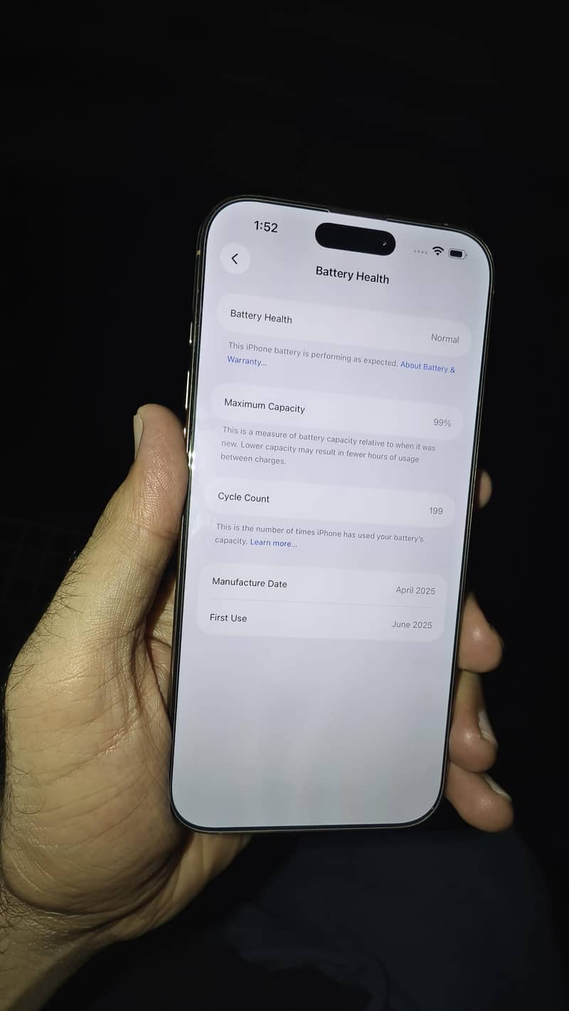 Apple iPhone 16 Pro Max 2