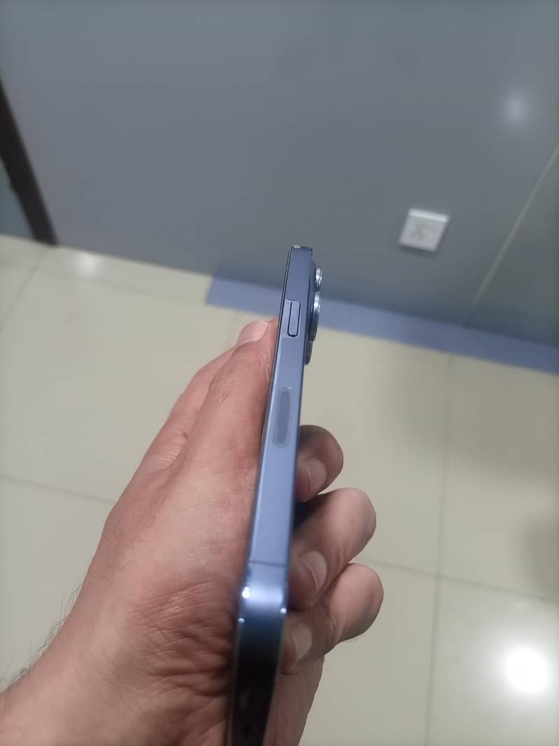 Apple iPhone 13 Pro 2