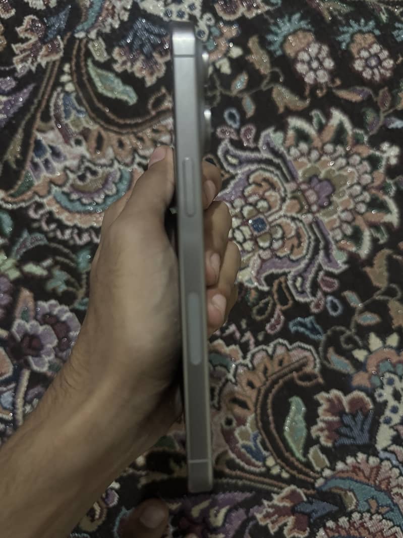 Apple iPhone 15 Pro Max 3