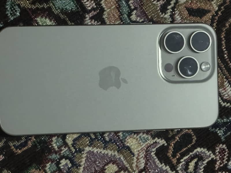 Apple iPhone 15 Pro Max 4