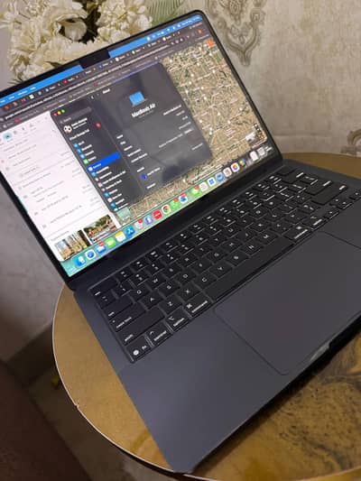 apple MacBook m4 air 16/256 with box same as new