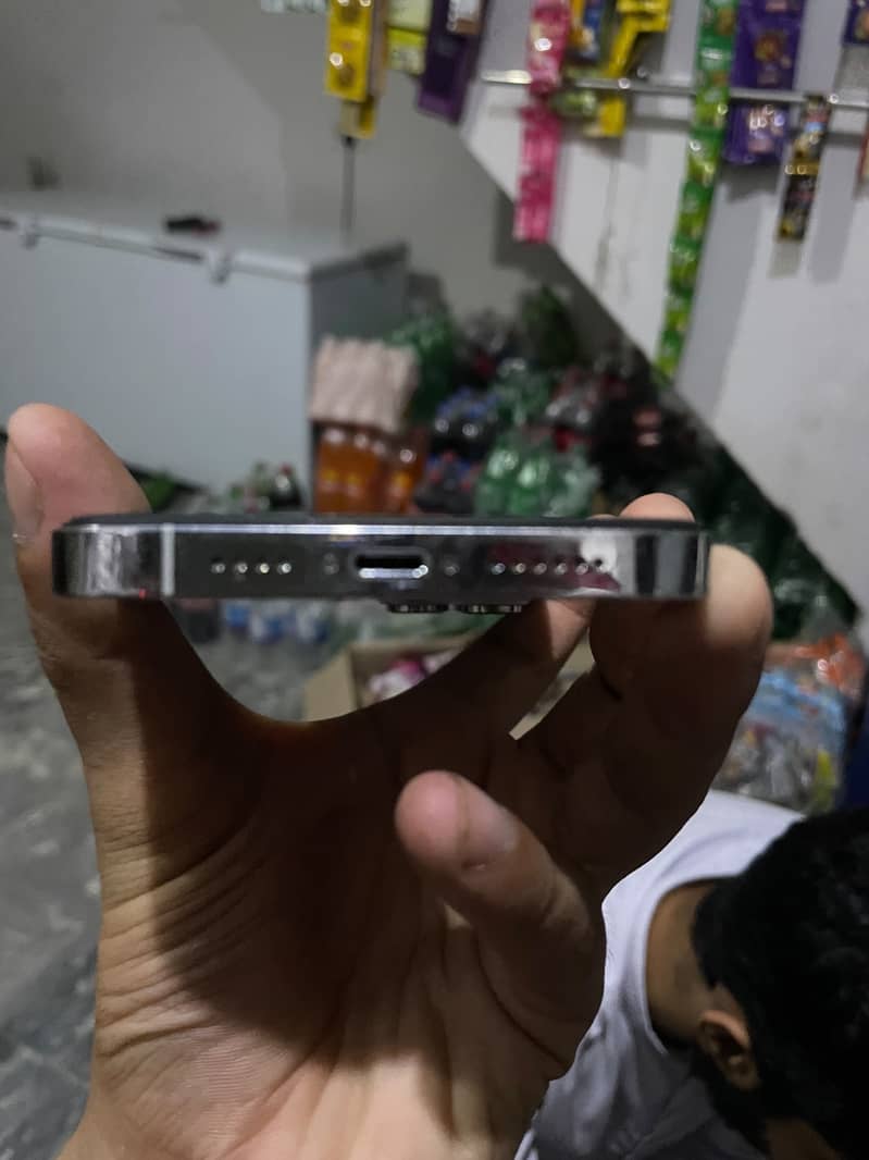 iPhone 14 Pro Max 4