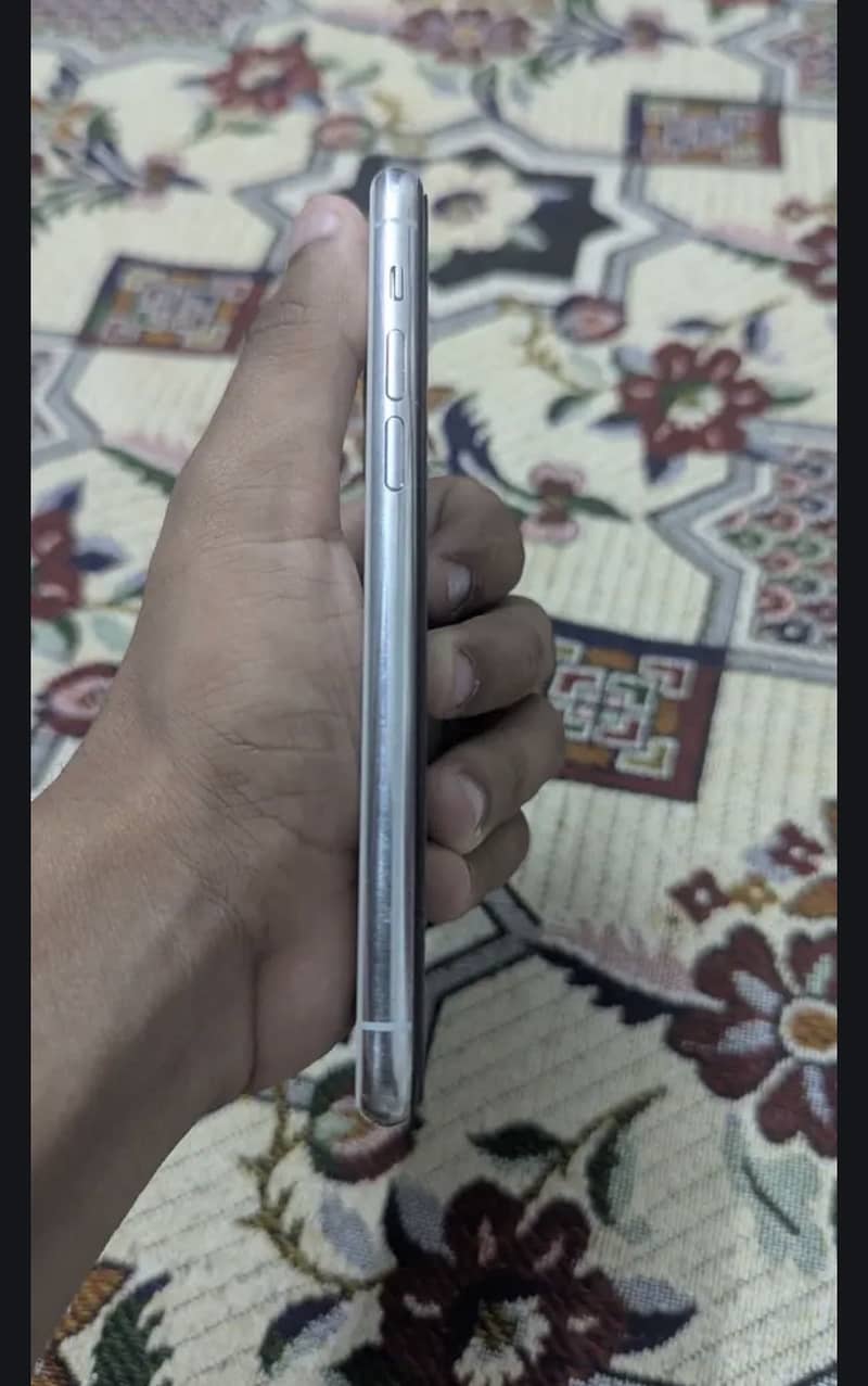 Apple iPhone 11 Pro 2