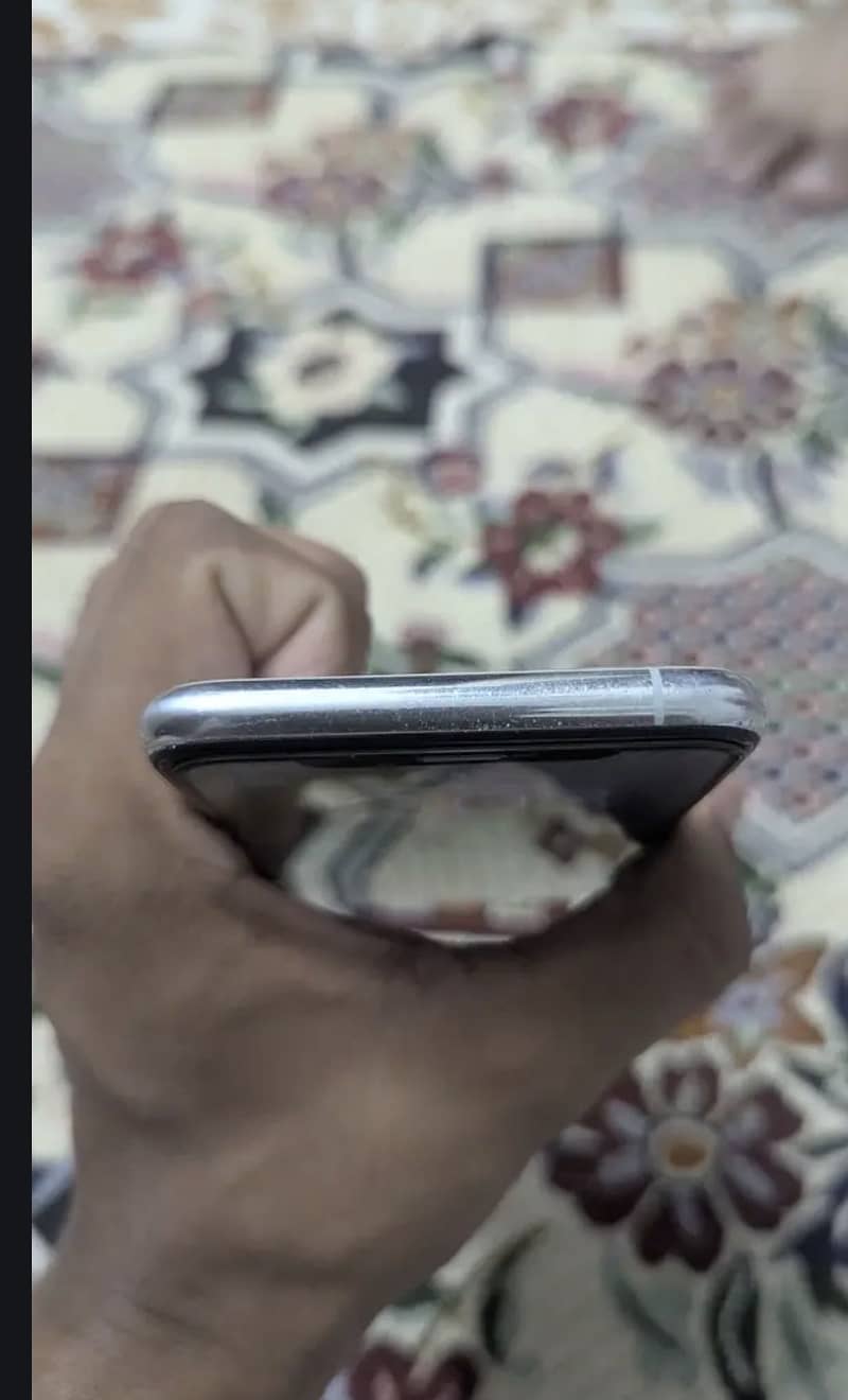 Apple iPhone 11 Pro 4