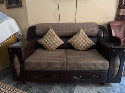 Beautiful Sofa Set – Good Condition