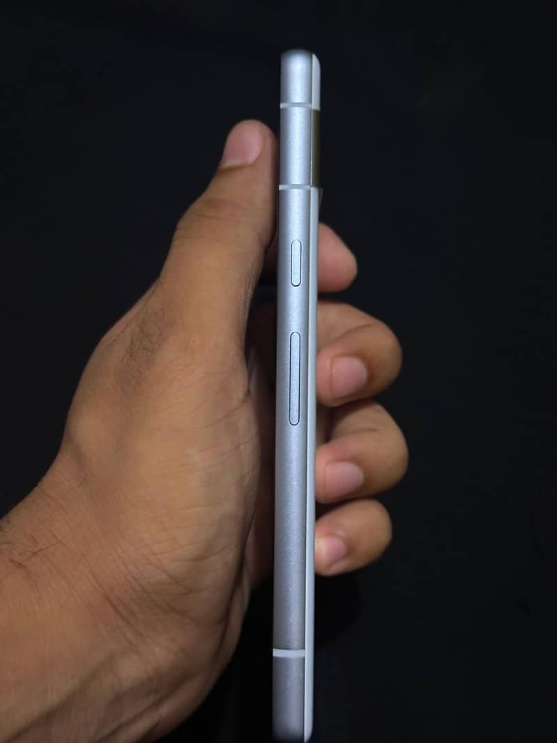Google Pixel 7a 4