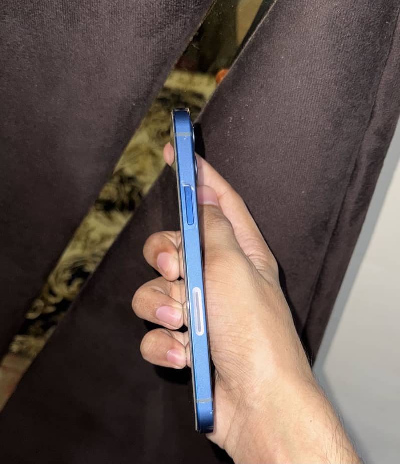 Apple iPhone 12 3