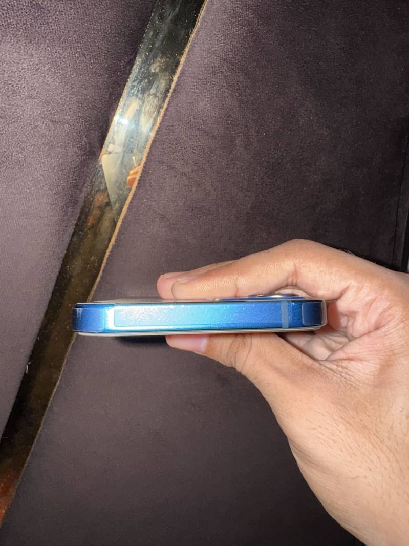 Apple iPhone 12 6