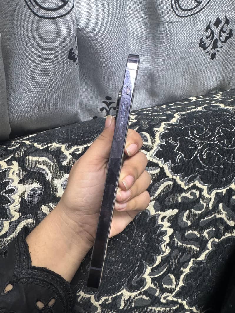 iPhone 14 pro max 2