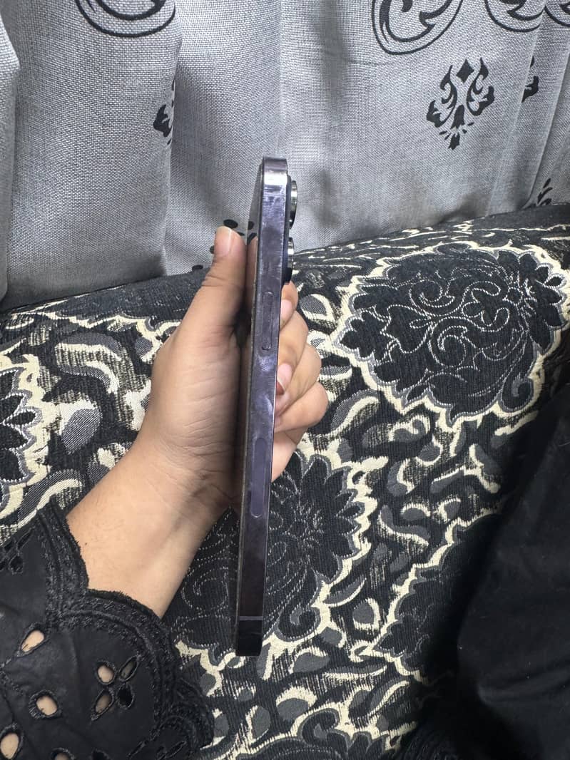 iPhone 14 pro max 4