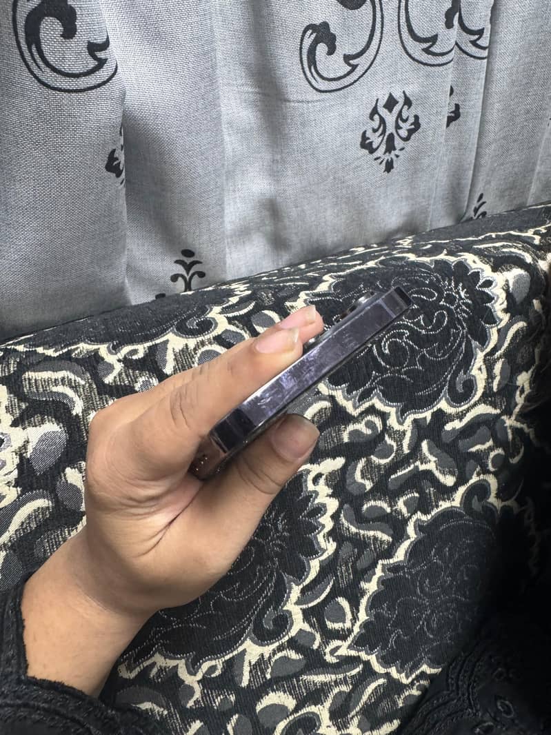 iPhone 14 pro max 5