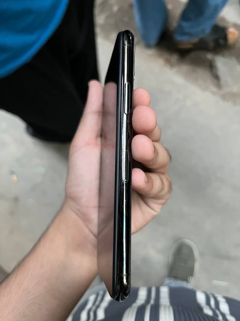 Apple iPhone 11 Pro 7