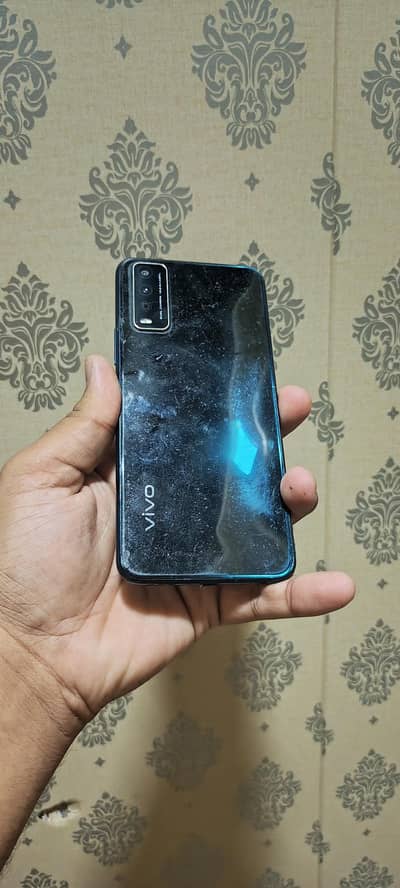 Vivo Y20 for sale contact on 03111594222 for further details