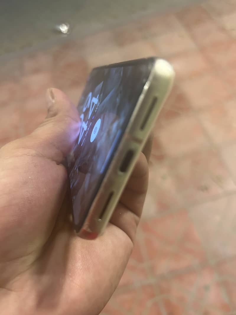Google Pixel 8 4