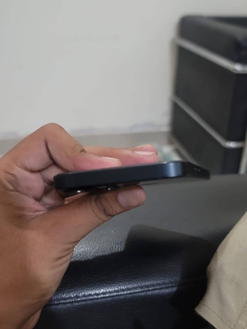 Apple iPhone 13 7